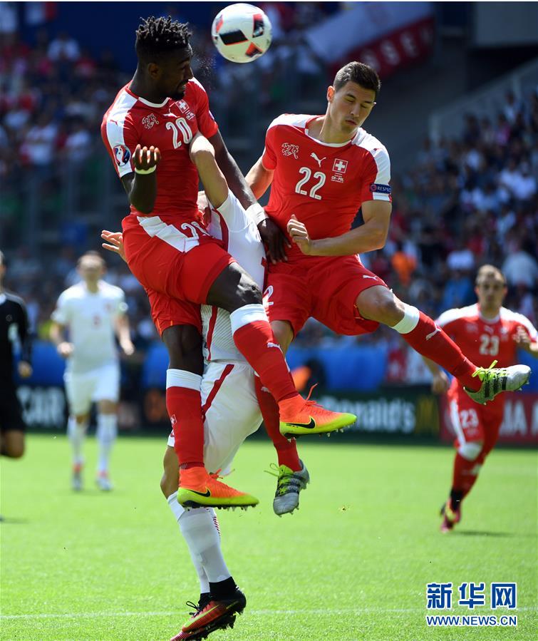 （欧锦赛）（1）足球——八分之一决赛：瑞士对阵波兰